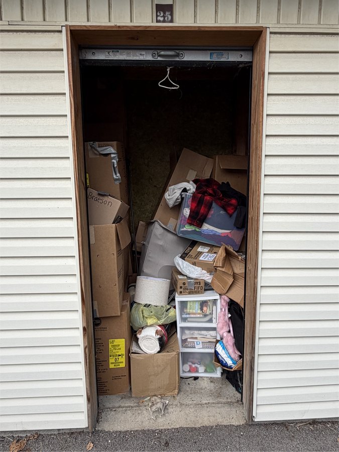 5 x 10 storage unit in Warren, OH