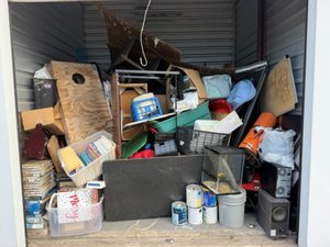 10 x 10 storage unit in Fraser, MI