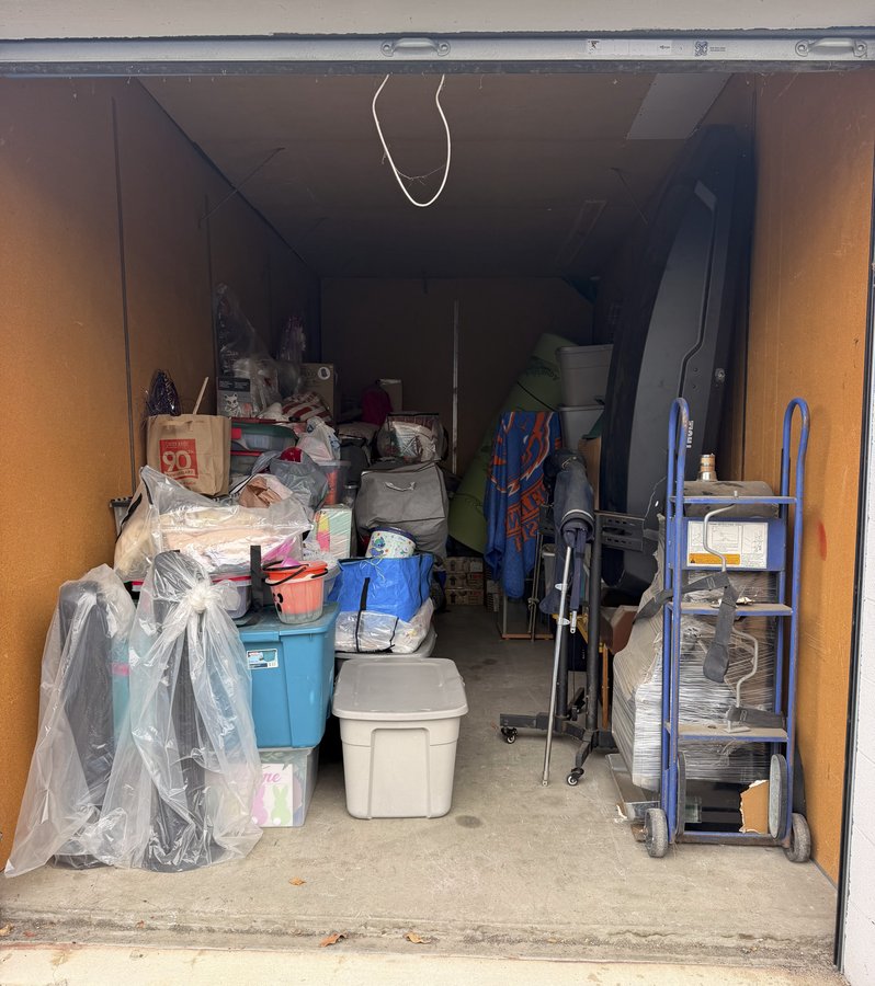 9 x 20 storage unit in Huntington Beach, CA