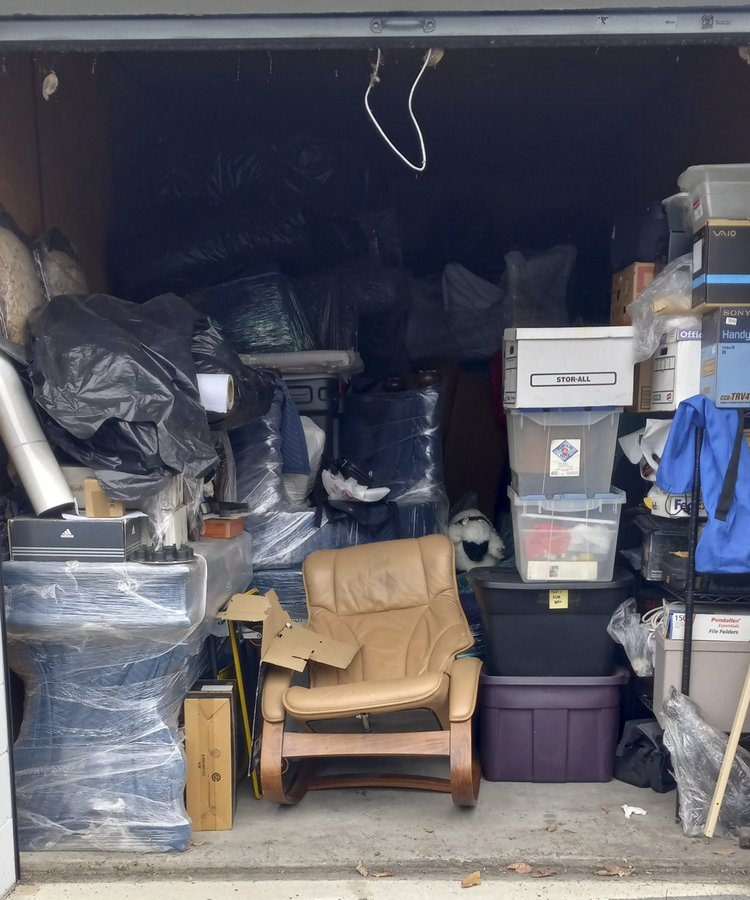 9 x 20 storage unit in Huntington Beach, CA