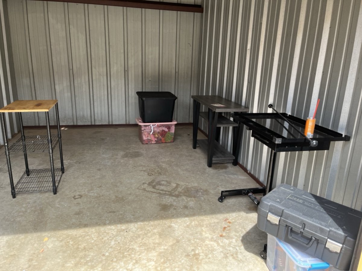 10 x 15 storage unit in Shreveport, LA