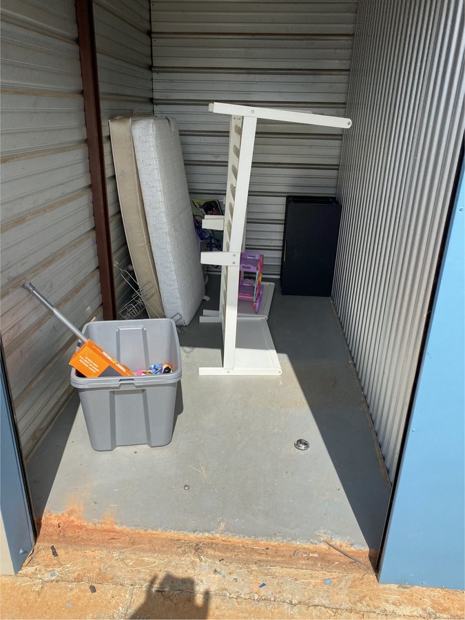5 x 10 storage unit in Mcdonough, GA
