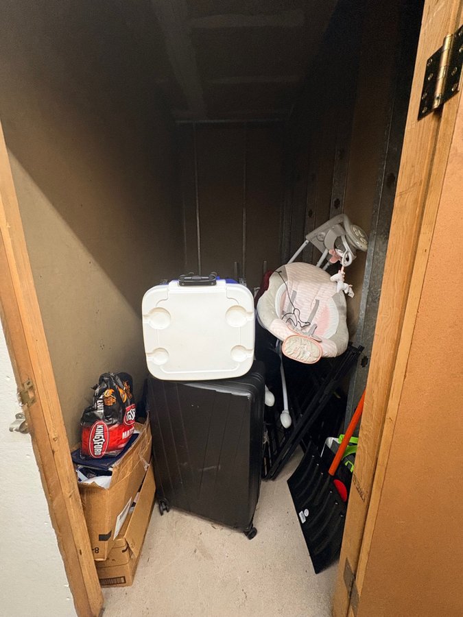 5 x 10 storage unit in South Windsor, CT
