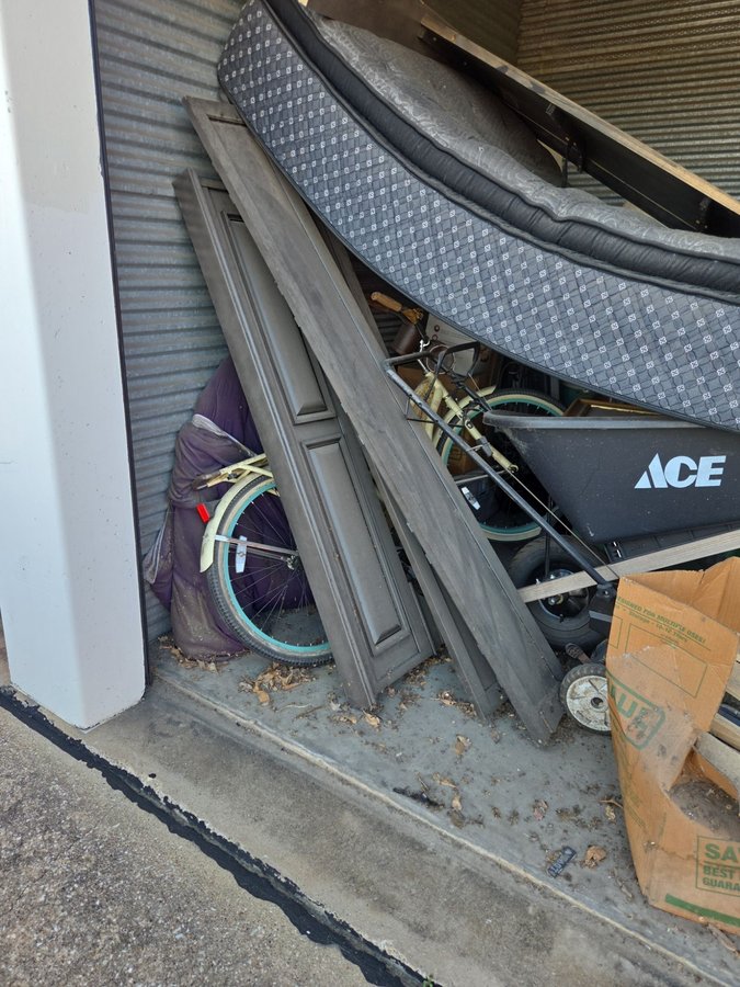 10 x 10 storage unit in Arlington, TX