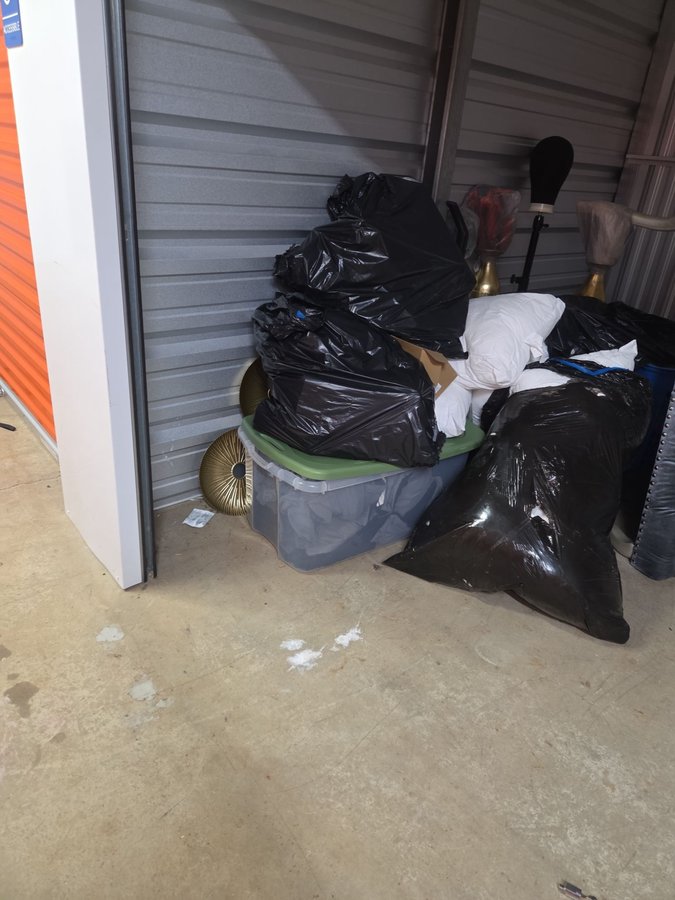 10 x 10 storage unit in Arlington, TX