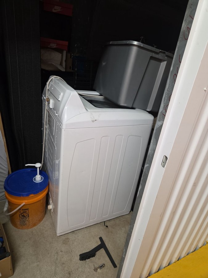 10 x 10 storage unit in Arlington, TX
