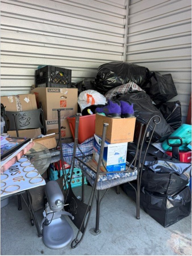 10 x 10 storage unit in Fraser, MI