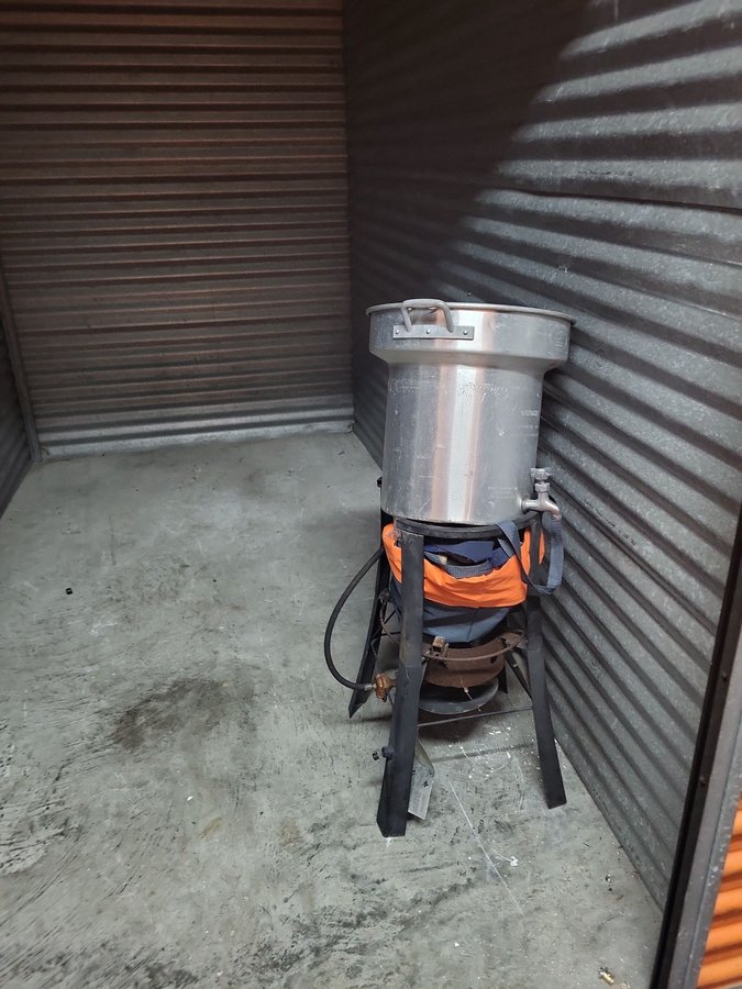 5 x 10 storage unit in Orlando, FL