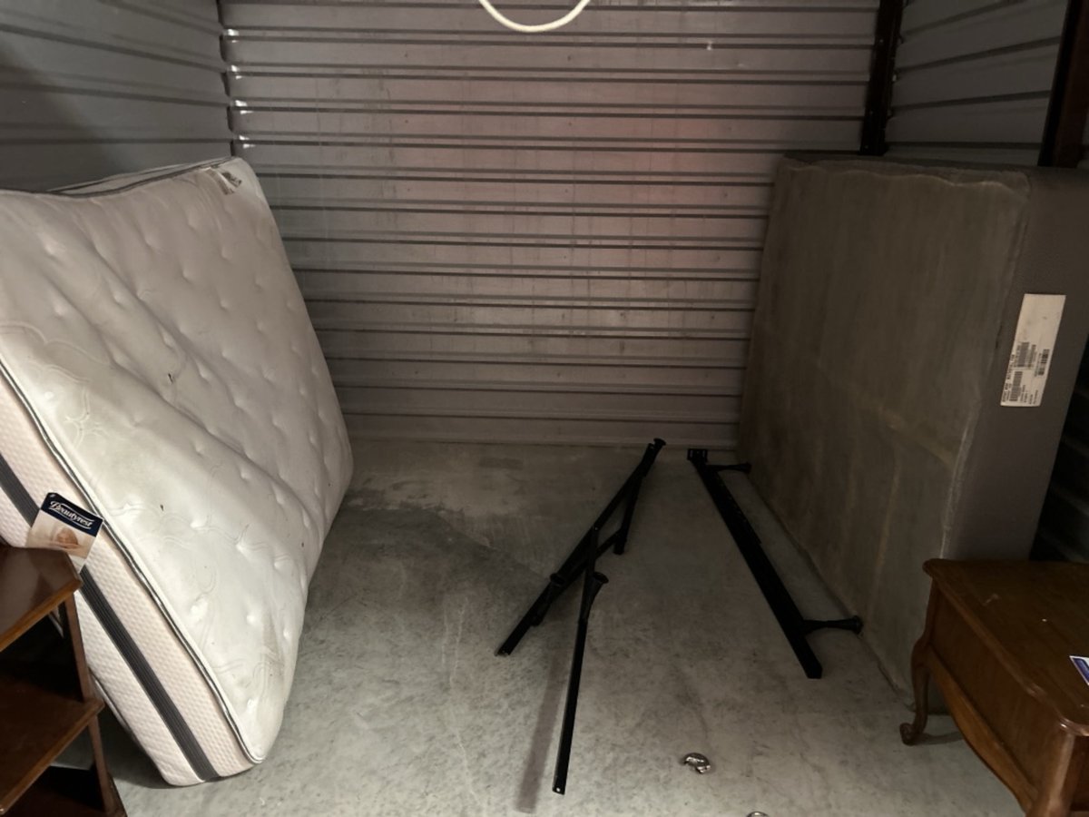 10 x 10 storage unit in Arlington, TX