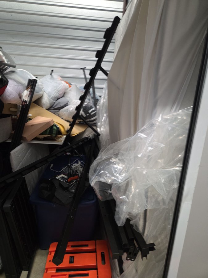 10 x 10 storage unit in Arlington, TX