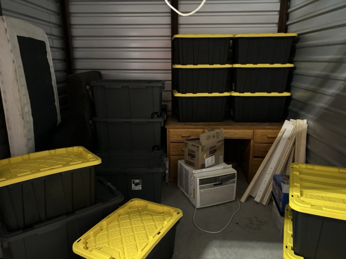 10 x 10 storage unit in Arlington, TX