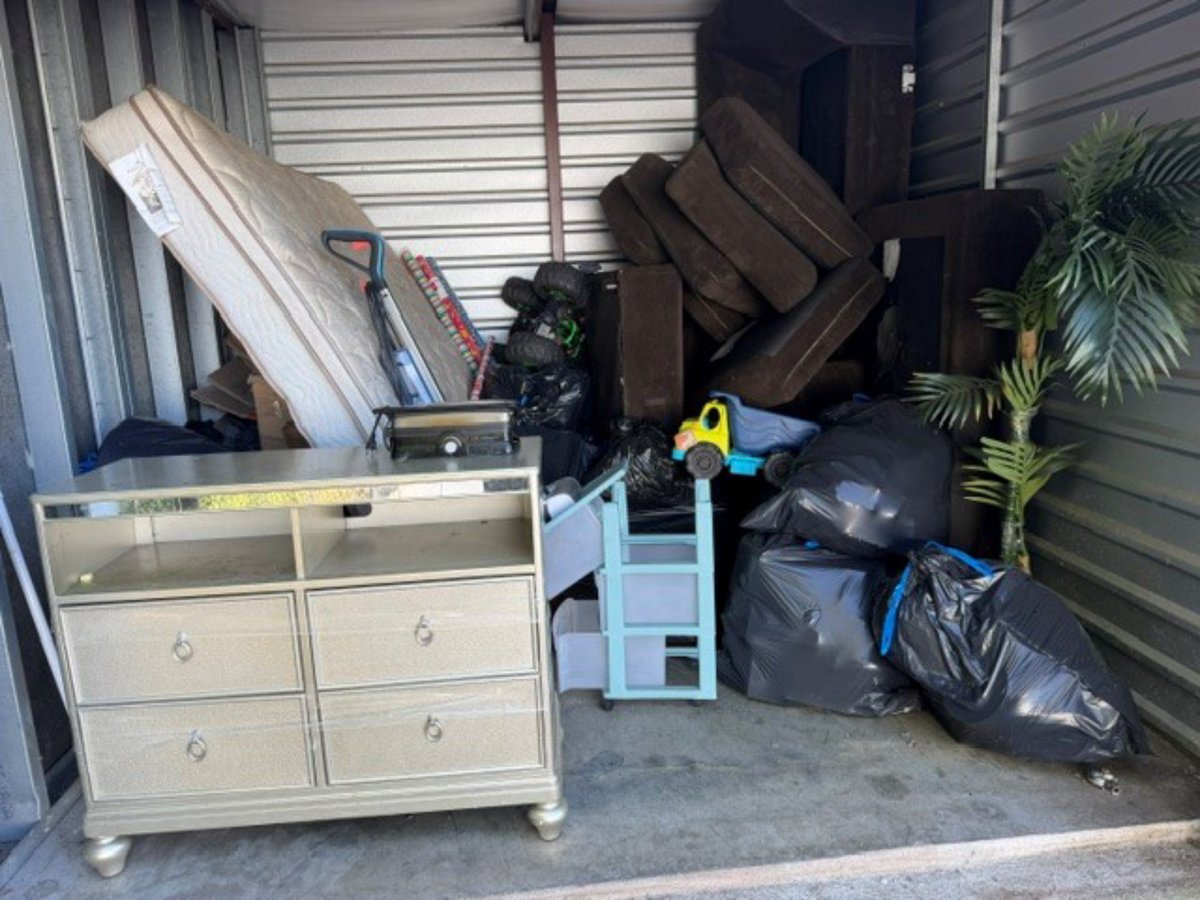 10 x 10 storage unit in Fraser, MI