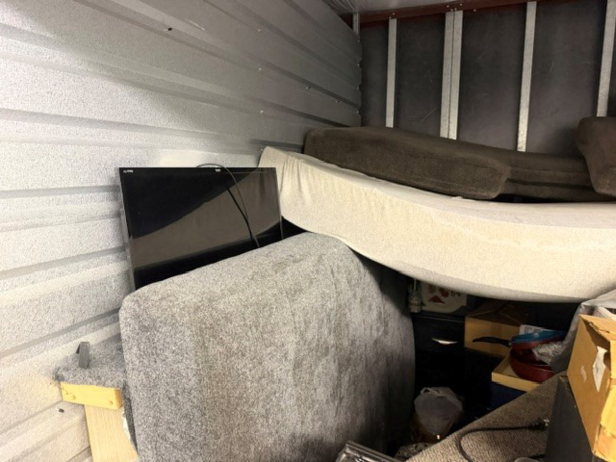 10 x 10 storage unit in Fraser, MI