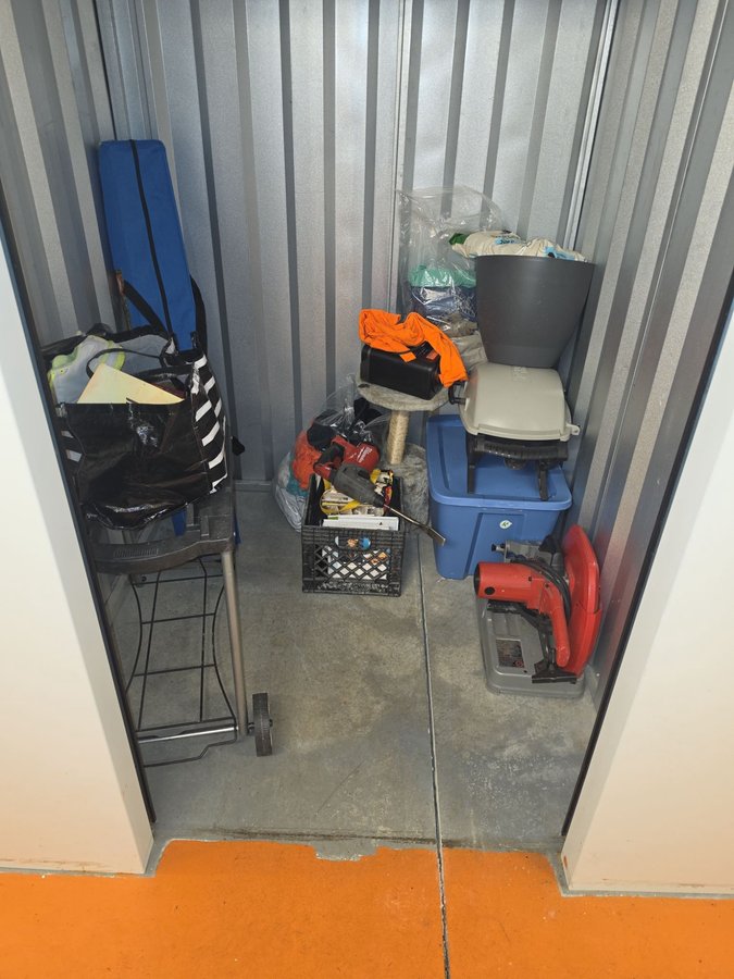 5 x 5 storage unit in Glenmont, NY