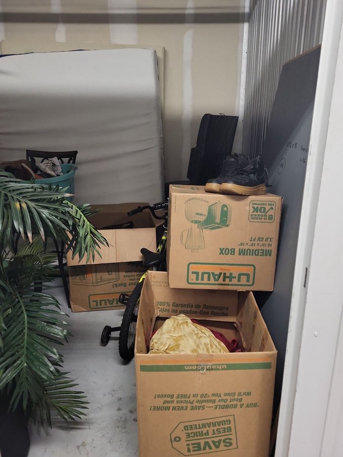10 x 10 storage unit in Orlando, FL