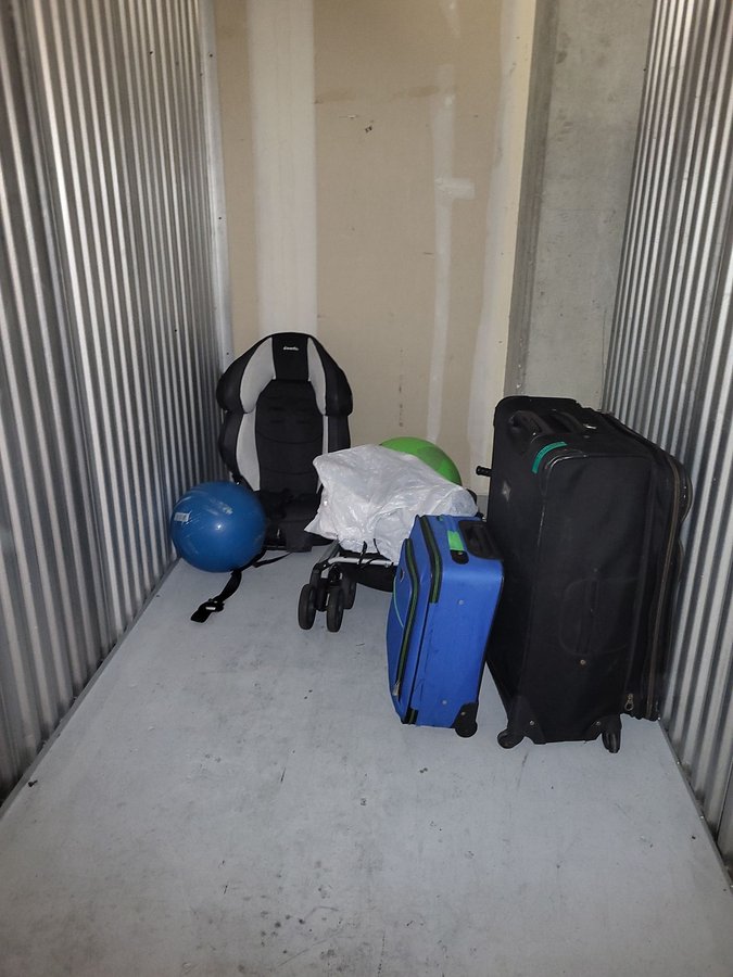 5 x 10 storage unit in Orlando, FL