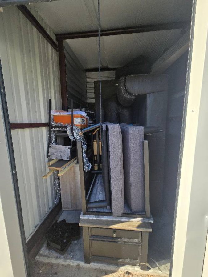 10 x 10 storage unit in Indianapolis, IN