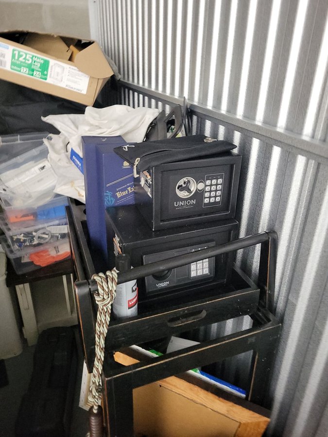10 x 10 storage unit in Orlando, FL