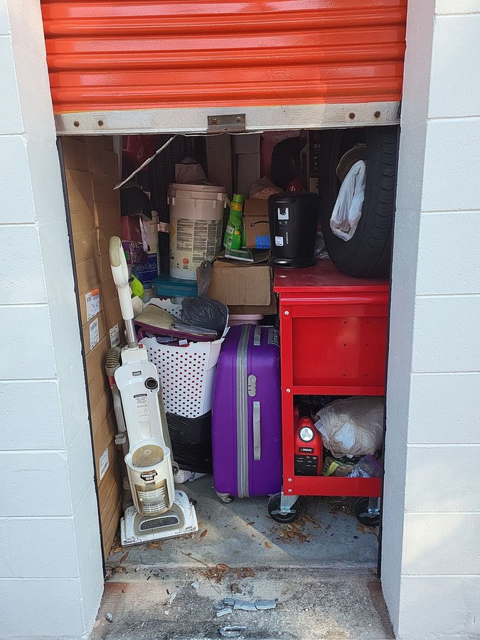 5 x 10 storage unit in Orlando, FL