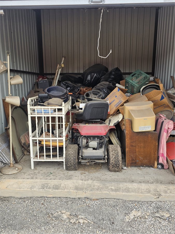 10 x 10 storage unit in Seguin, TX