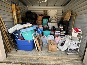 10 x 10 storage unit in Waldorf, MD