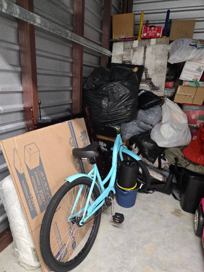 10 x 10 storage unit in Brandon, FL