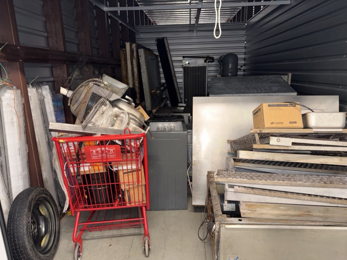 10 x 20 storage unit in Alexandria, VA