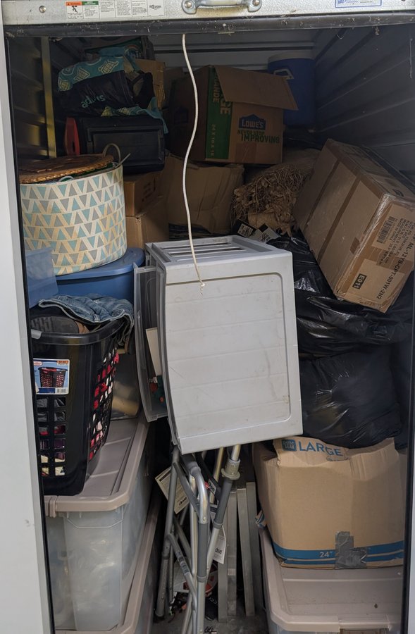 5 x 10 storage unit in Wildomar, CA