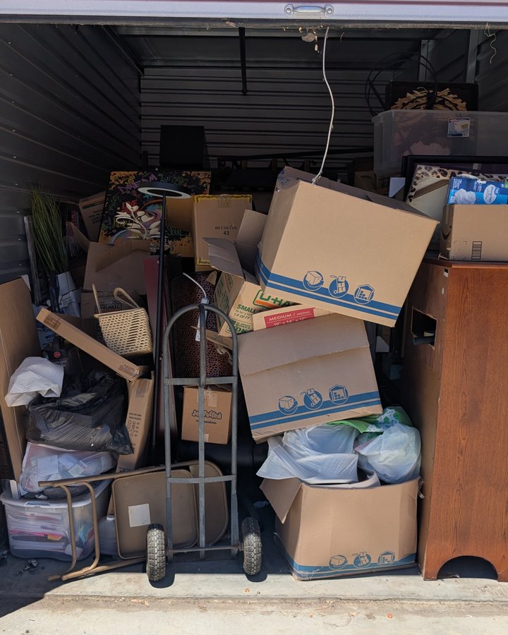 10 x 20 storage unit in Wildomar, CA