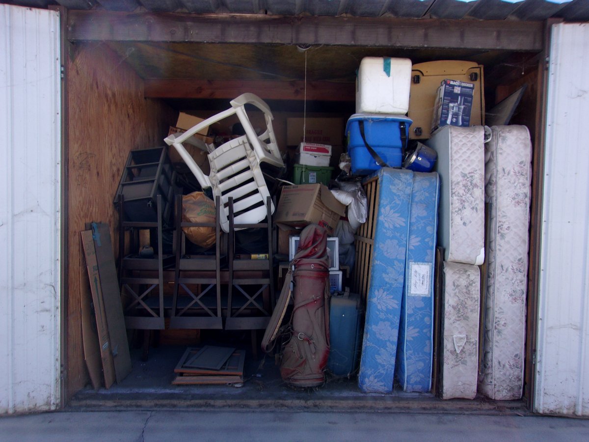 10 x 10 storage unit in Bakersfield, CA