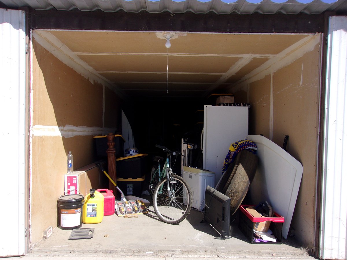 10 x 30 storage unit in Bakersfield, CA