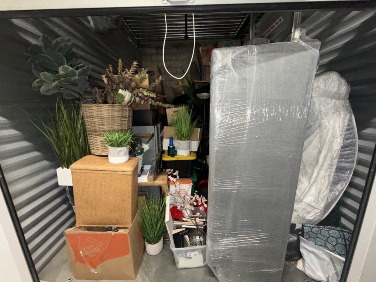 10 x 15 storage unit in North Hollywood, CA
