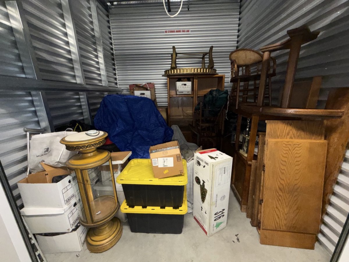 10 x 10 storage unit in North Hollywood, CA