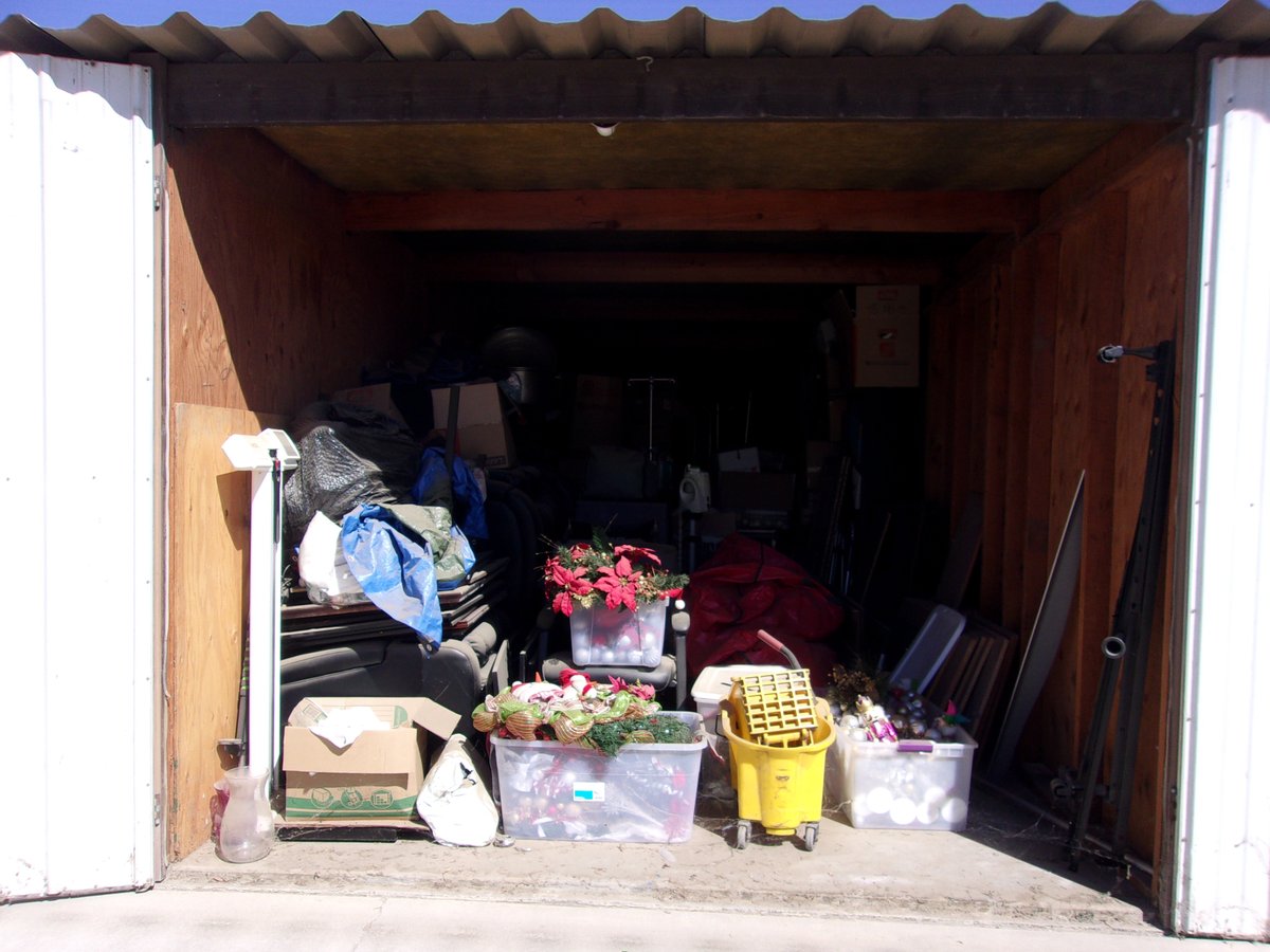 10 x 30 storage unit in Bakersfield, CA