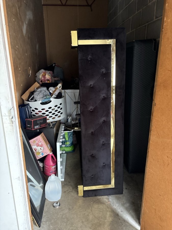6 x 12 storage unit in Dallas, TX