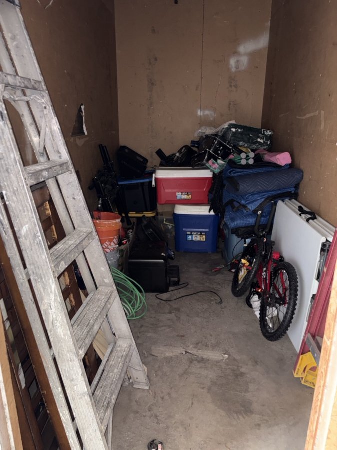 6 x 12 storage unit in Dallas, TX