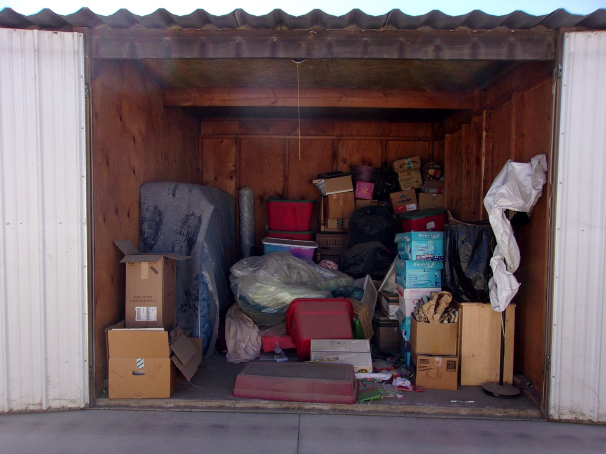 10 x 10 storage unit in Bakersfield, CA