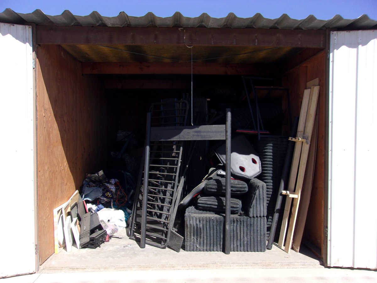 10 x 15 storage unit in Bakersfield, CA