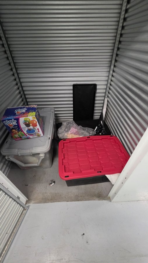 5 x 5 storage unit in Miami Gardens, FL