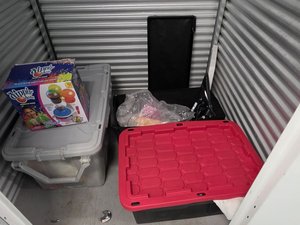 5 x 5 storage unit in Miami Gardens, FL