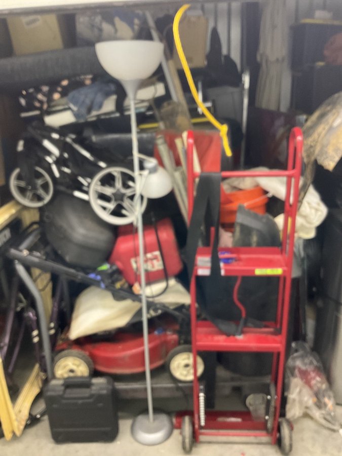 10 x 10 storage unit in Louisville, KY
