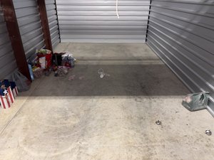 10 x 15 unit in Garland