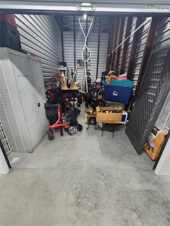 10 x 20 storage unit in Coral Springs, FL