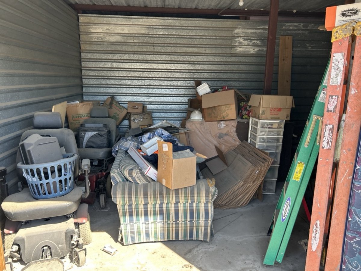 10 x 25 storage unit in Haltom City, TX