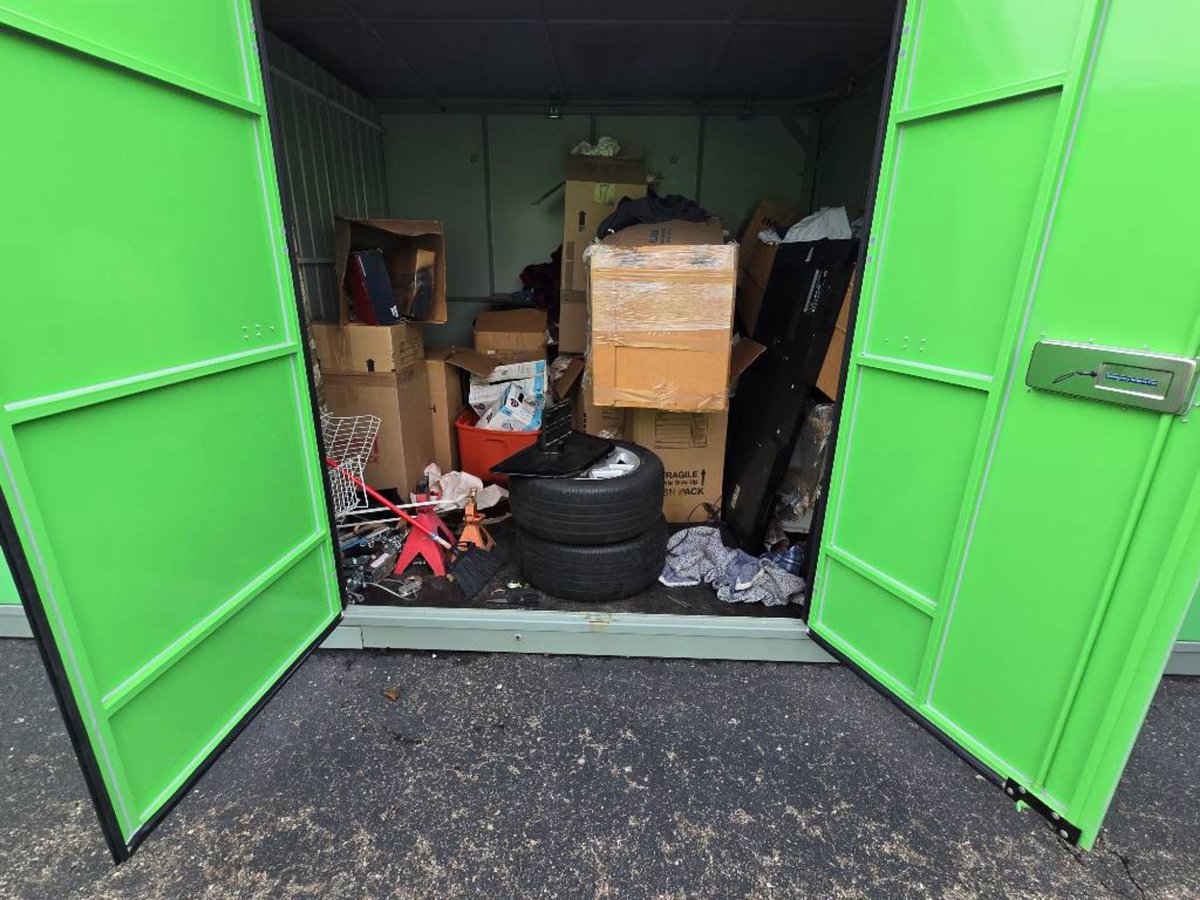9 x 7 storage unit in Southgate, MI