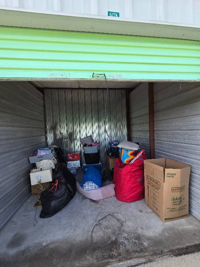 10 x 10 storage unit in Mt Clemens, MI