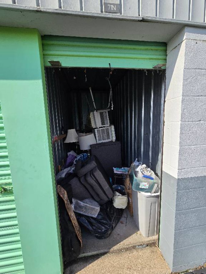 5 x 10 storage unit in Mt Clemens, MI