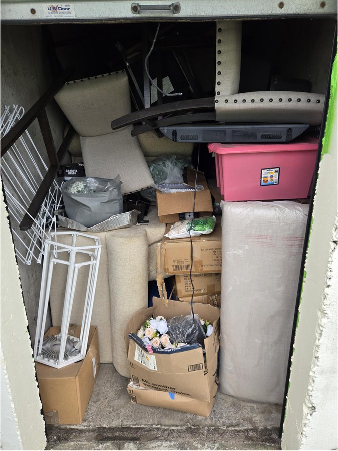 6 x 12 storage unit in Islandia, NY
