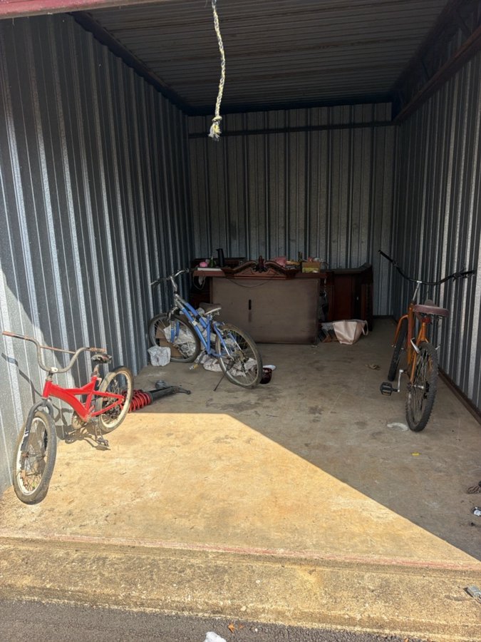 10 x 16 storage unit in Longview, TX
