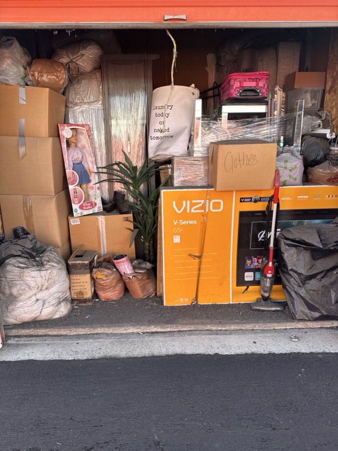 10 x 10 storage unit in Orange, CA